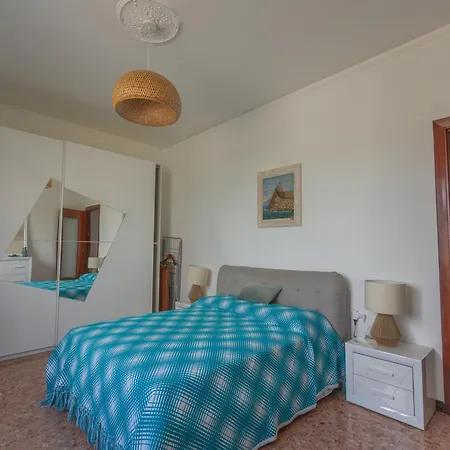 Elegant With Balcony Apartman Portovenere